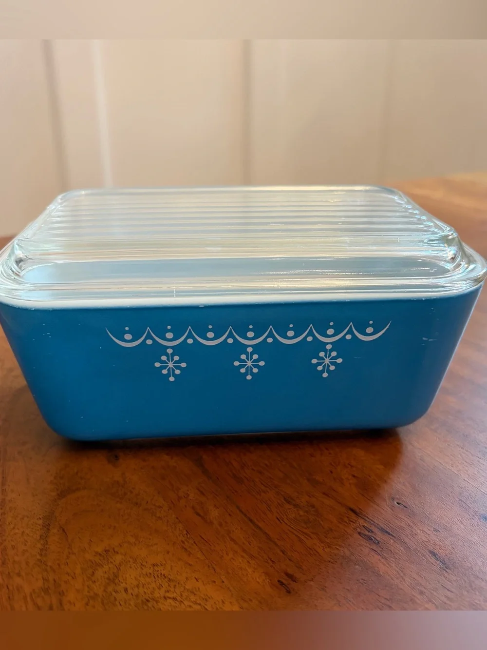 Vintage Pyrex 502 Blue Snowflake Garland Refrigerator Dish with Lid 1.5 pints